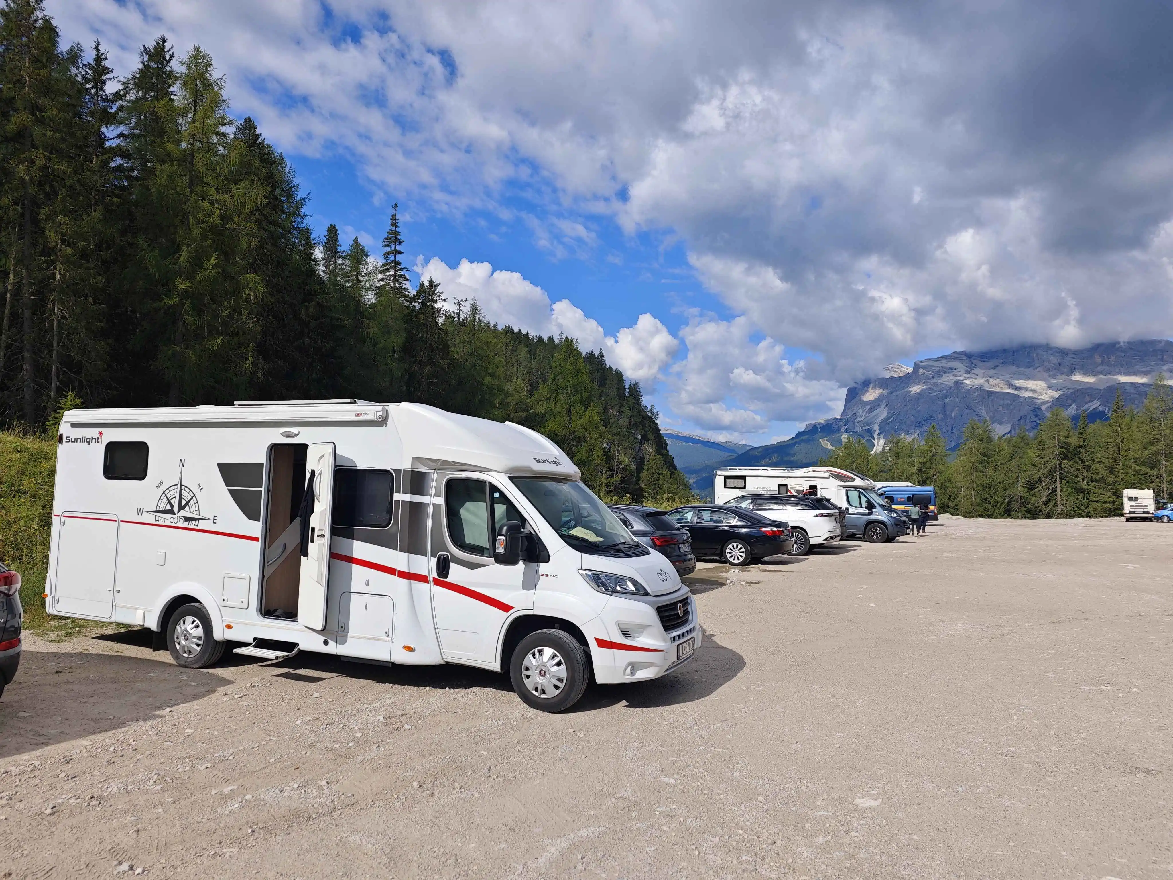 Karavan Sunlight T67 zaparkovaný na mieste nájdenom cez Park4night