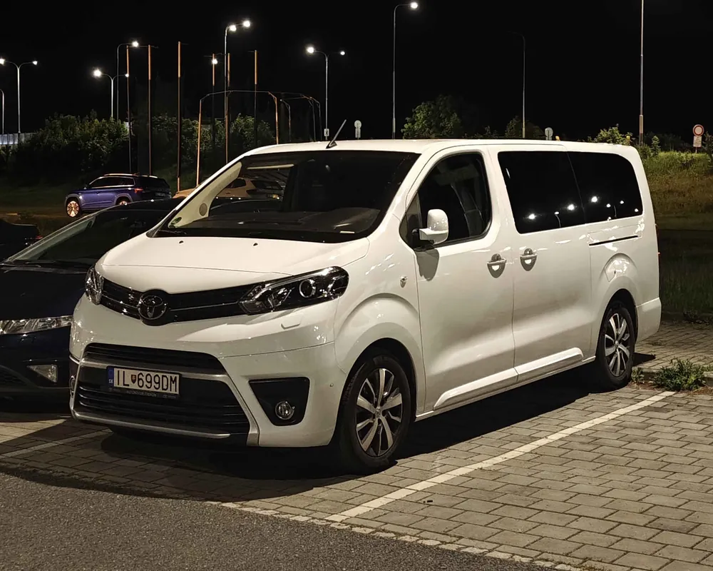 Toyota Proace Verso na prenájom v Dubnici nad Váhom