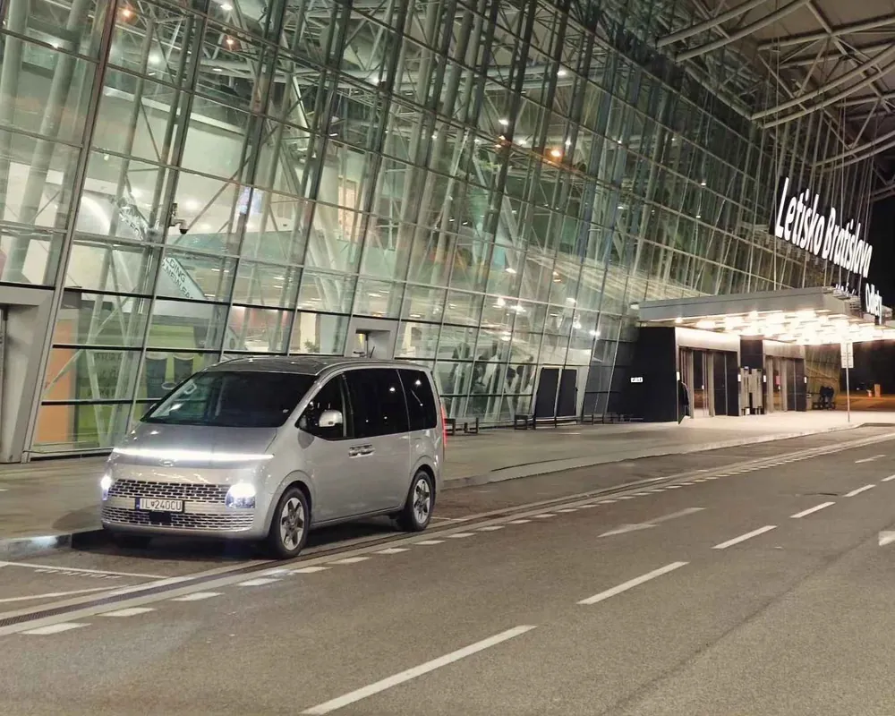 Hyundai Staria na letiskový transfer na letiská Viedeň a Bratislava